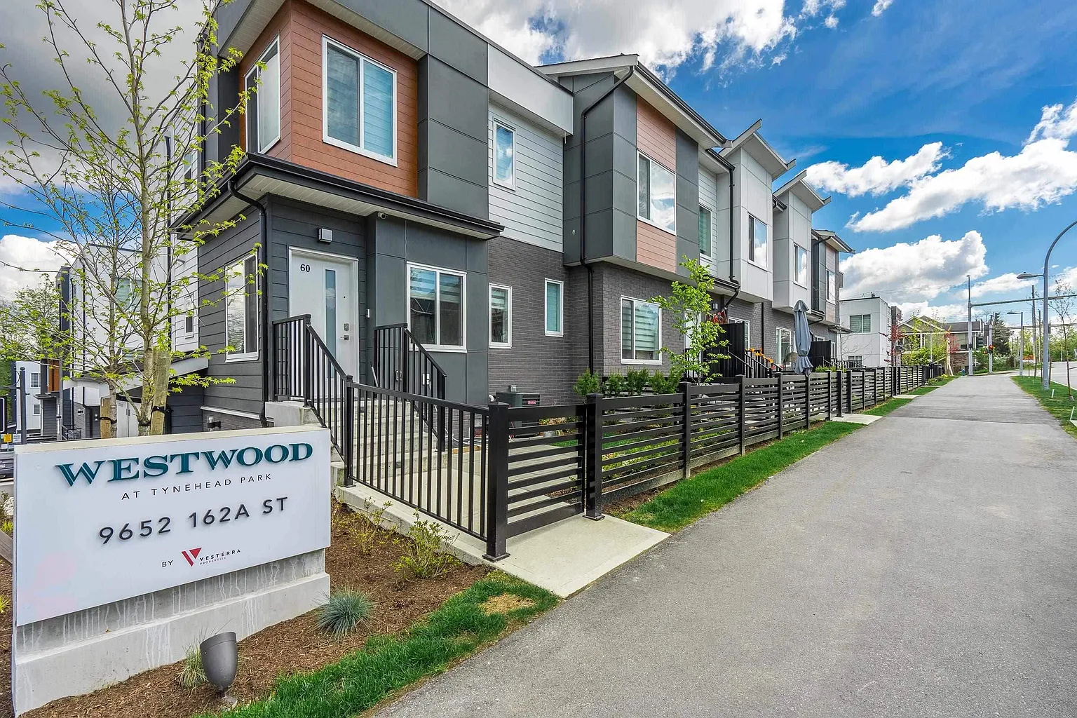 9652 162a St #37 photo 1