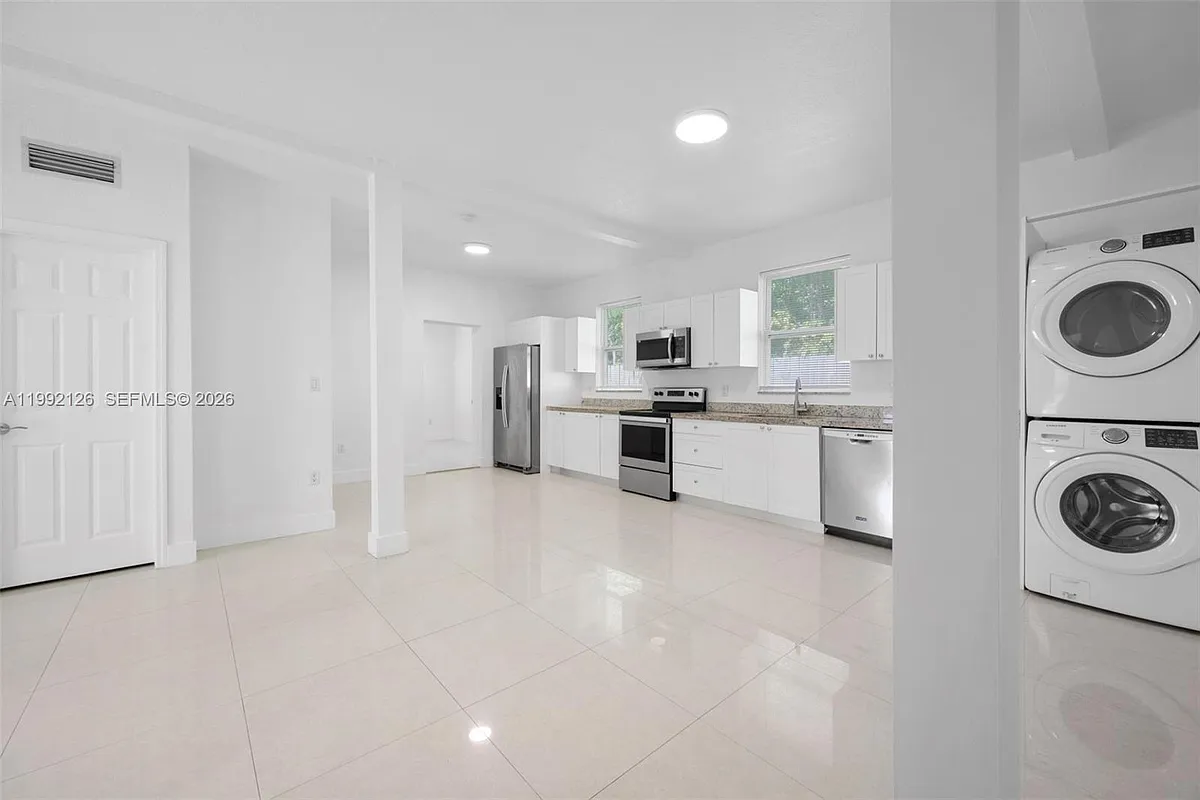 Building Photo - 9312 NW 3rd Ave #2