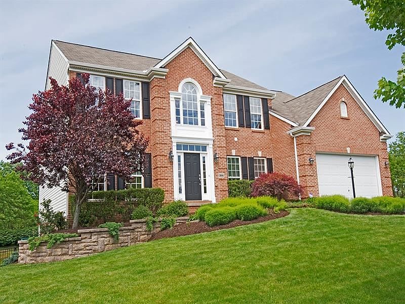 1st image of 204 Broadview Ct