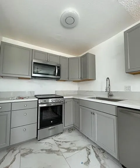 1206 S Ditmar St #4 — Photo 1