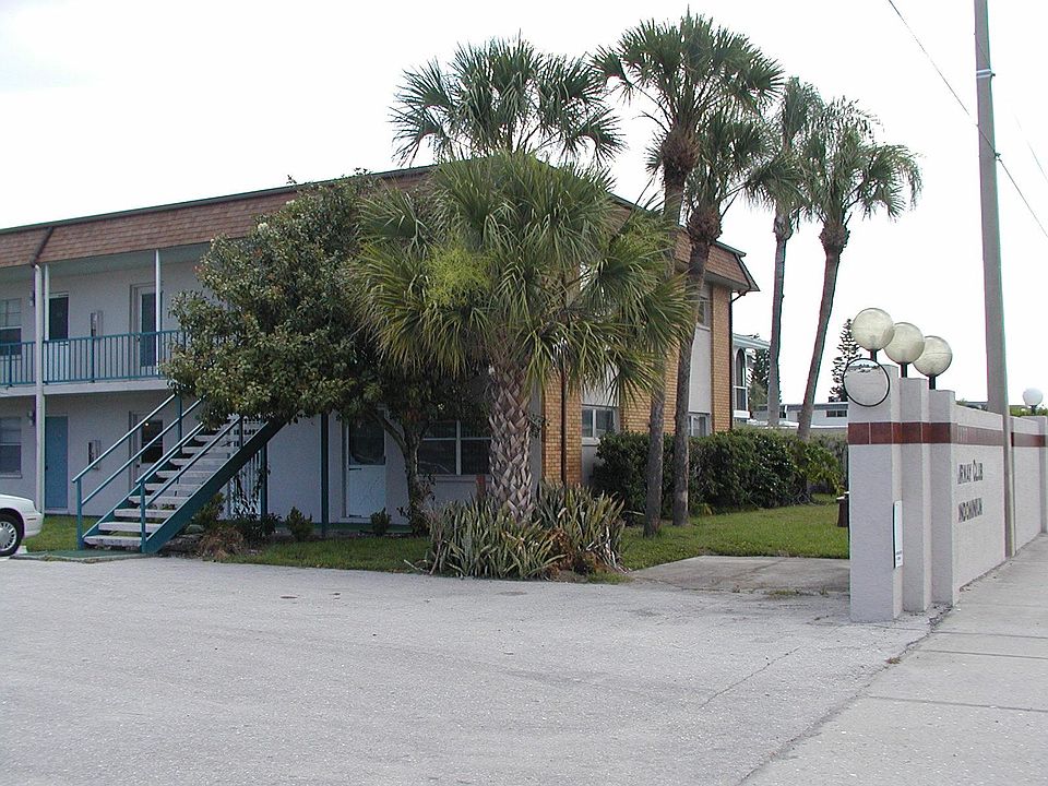 Fairway Club Stairs to unit 23C