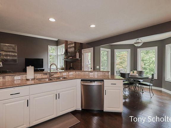 4th image of 6054 Summerhill Dr