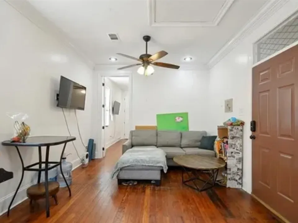 2703 Amelia St