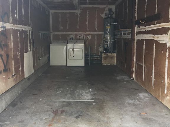 1 car garage with washer and dryer