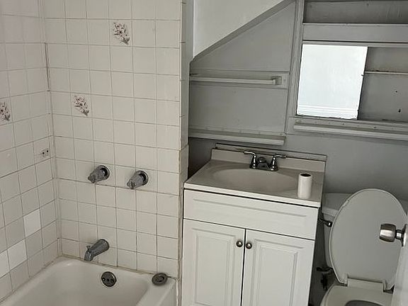 3rd image of 552 River St Floor 3