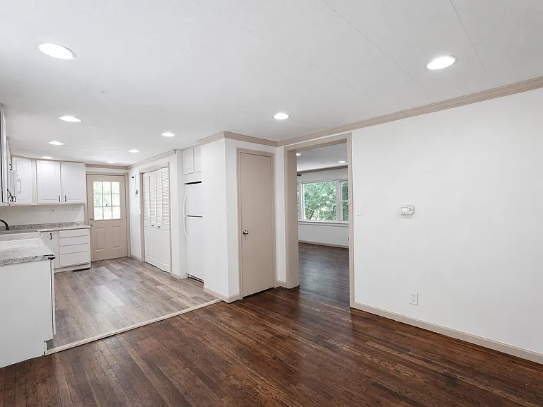 1042 Floral Ct — Photo 19