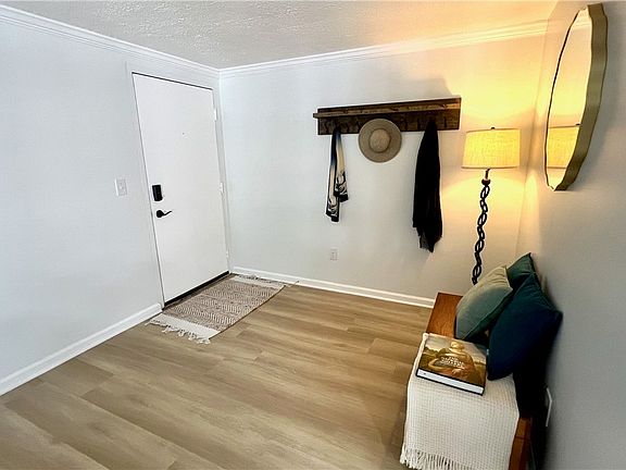 3rd image of 955 Wood Hollow Dr Unit B