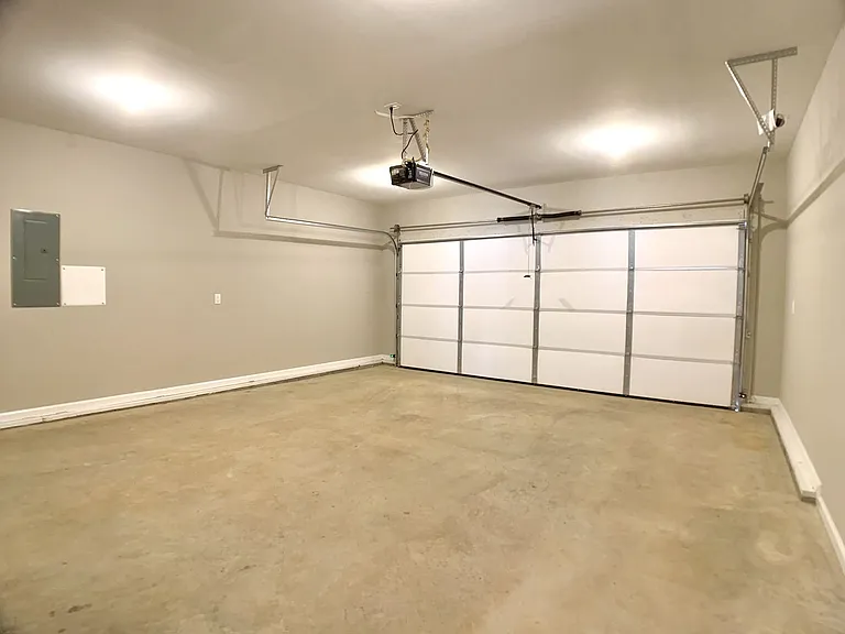 421 Ayden Ln — Photo 32