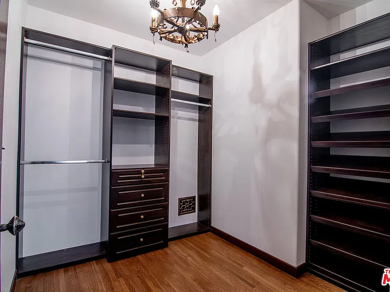 3475 N Knoll Dr — Photo 23