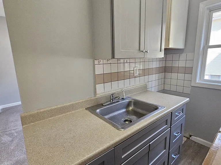 150 W Main St #4 — Photo 1