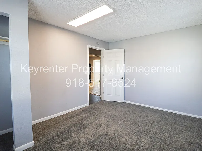 5330 W 2nd St — Photo 12