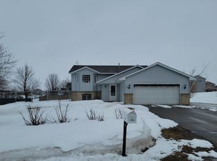 116 Summerfield Dr, Waverly, MN 55390