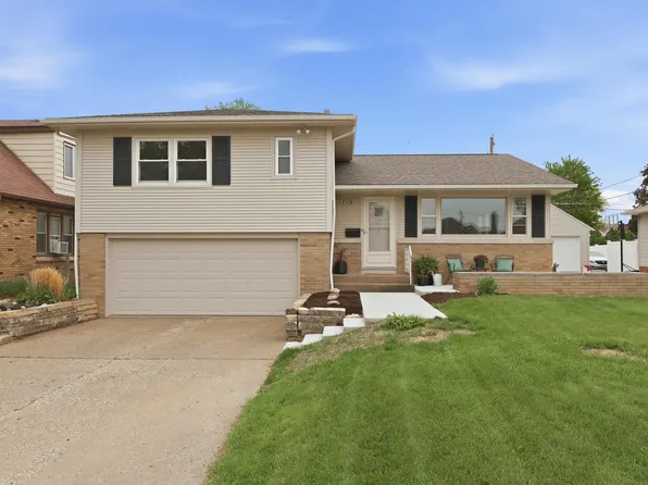 2528 28th St, Moline, IL 61265