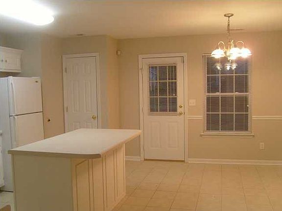 4th image of 671 N Peppercorn Ln