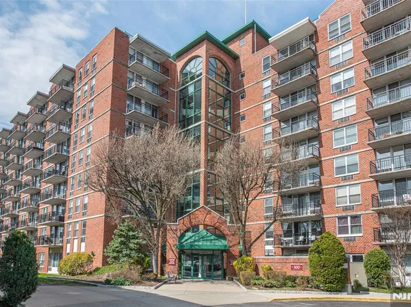 300 Main St APT 211, Little Falls, NJ 07424