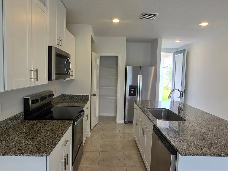 3916 Giorgio Dr — Photo 9