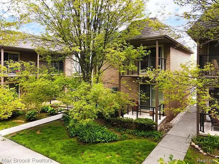 1723 E Forteen Mile Rd #D — Photo 12