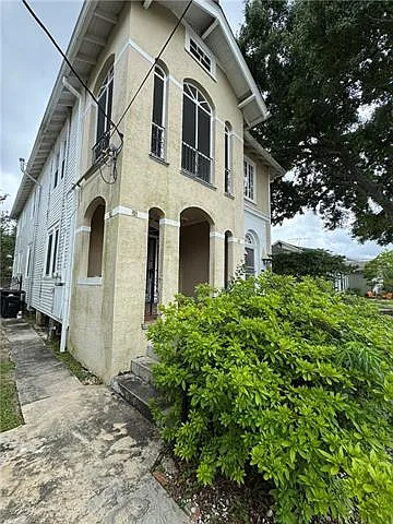 2741 Audubon St