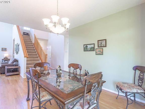 4th image of 10700 NE 111th Ct