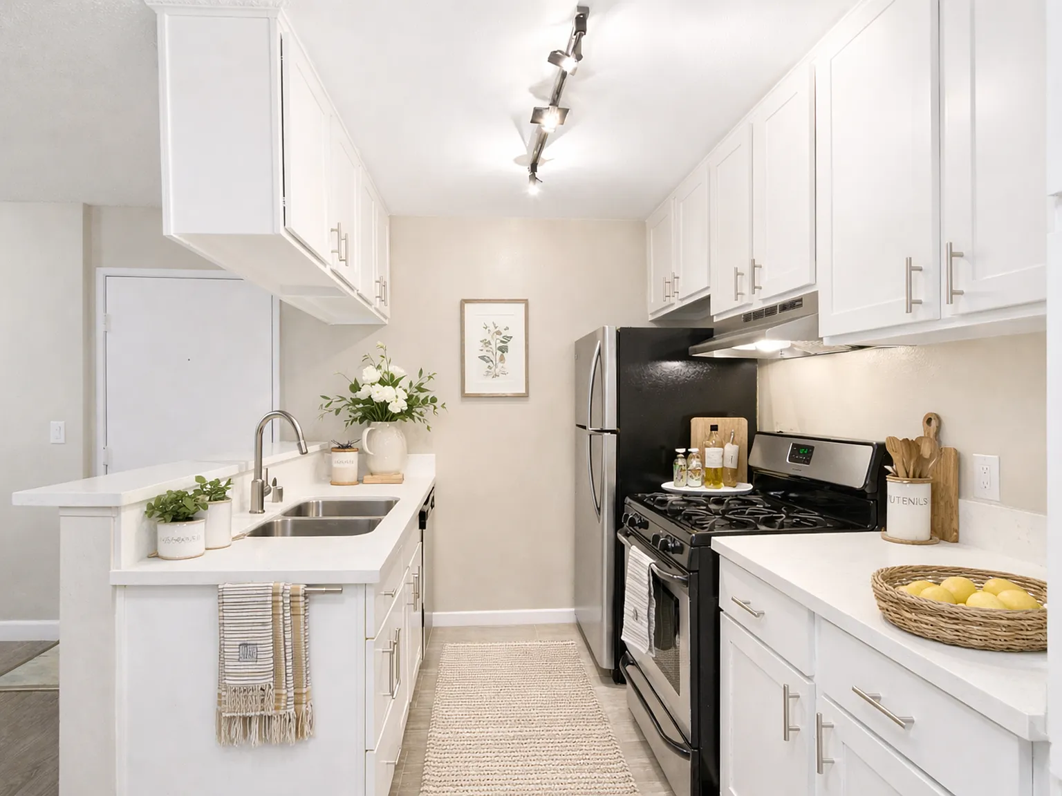 Tremont Apartments | 514 S Catalina St — Photo 3