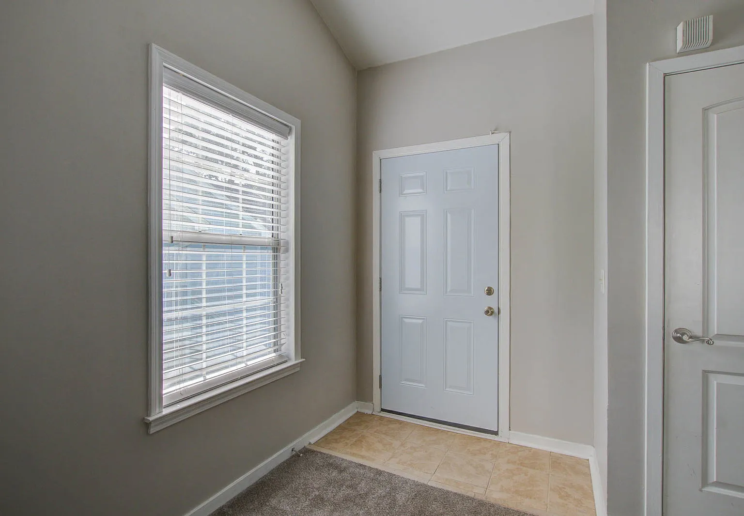 6211 Rolling Fork Rd — Photo 3