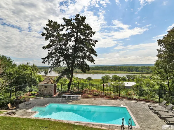 9645 N 29th St, Omaha, NE 68112