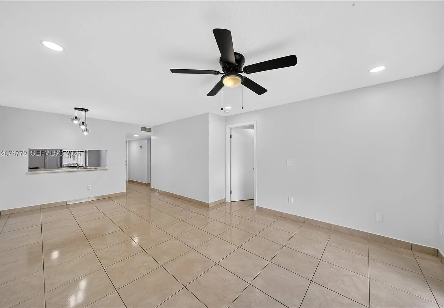 Rozland Condo — Photo 3