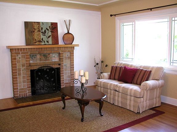 www.LamoureuxRealEstate.com