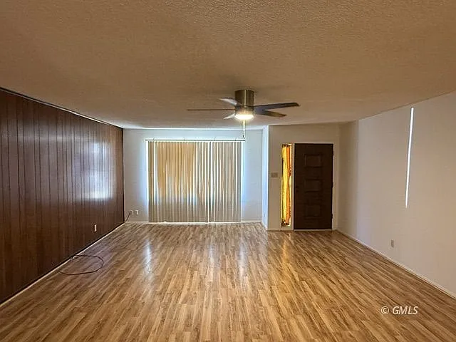 210 E Hunter Dr — Photo 2