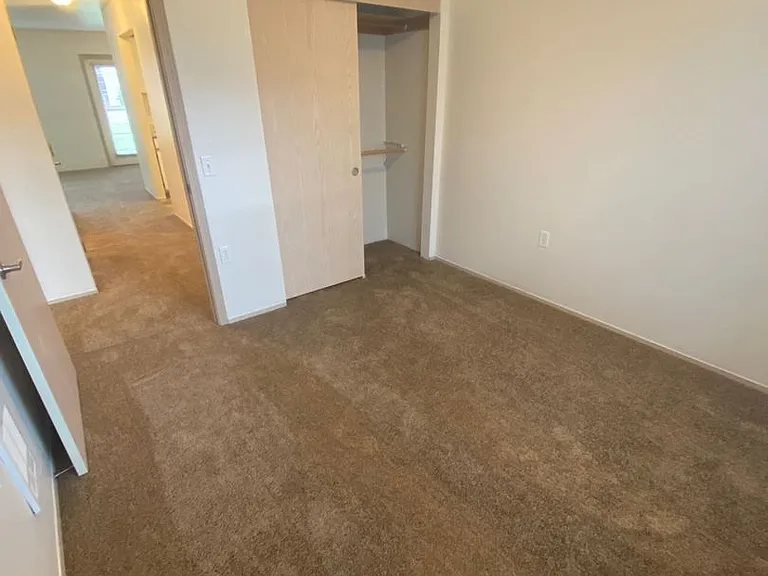 Sunrise Pointe Apartments — Photo 30