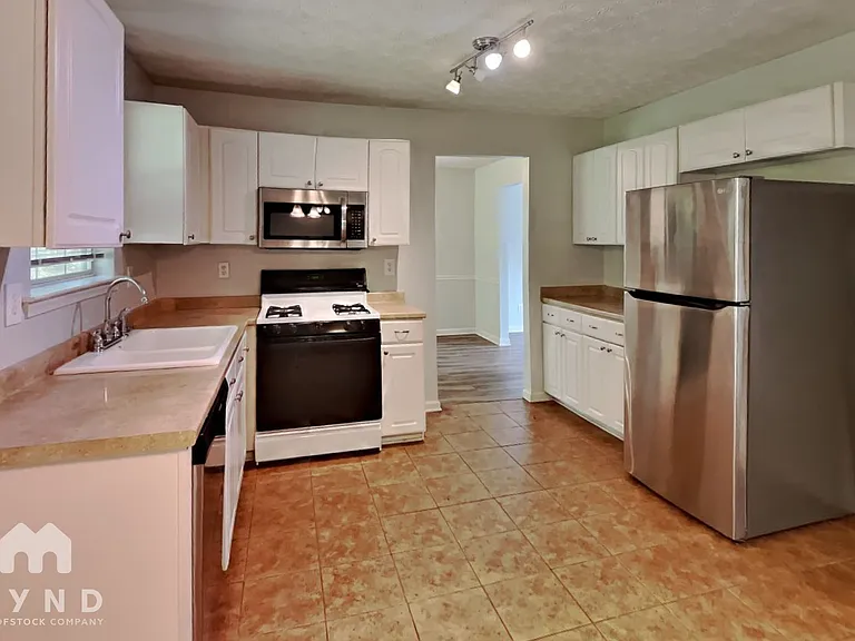 10851 Southshore Ct — Photo 7