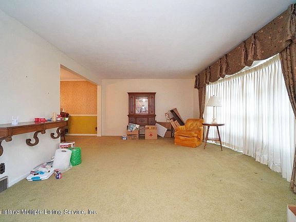 4th image of 219 Amber St