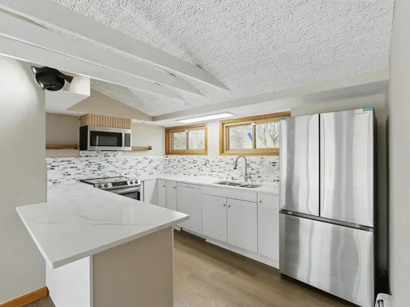 1625 West Green Tree ROAD, Glendale, WI 53209