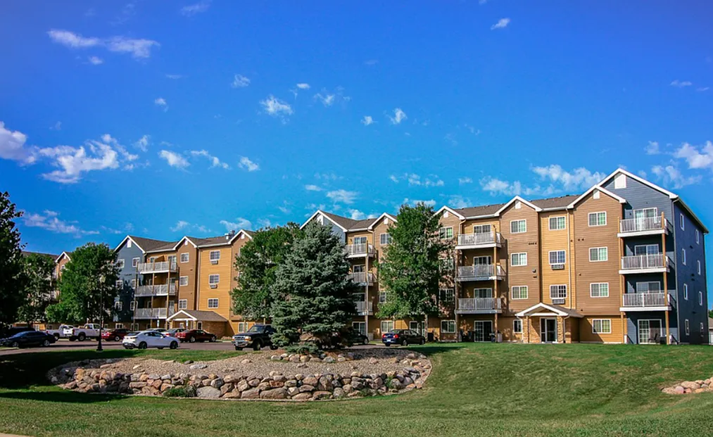 Foxmoor Apartments — Photo 1