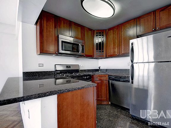 2nd image of 10 W 74th St APT 9B