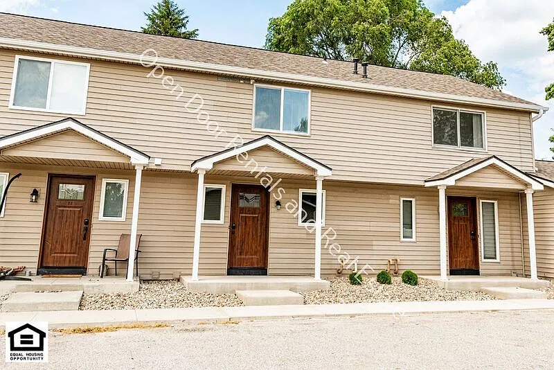 2 bed, 2.5 bath, 1500 sqft, $1,495 — Photo 1