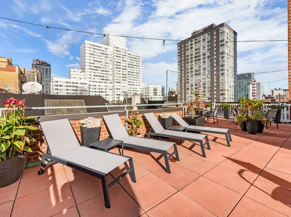 220 East 67th Street image 11 of 12