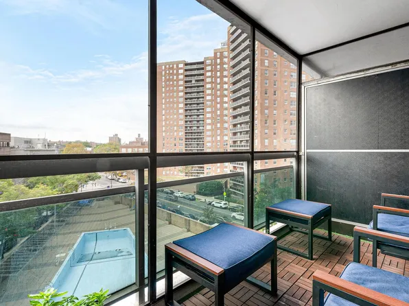 70-25 Yellowstone Boulevard image 13 of 34