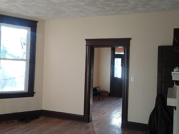 5th image of 1034 Sunset Ave