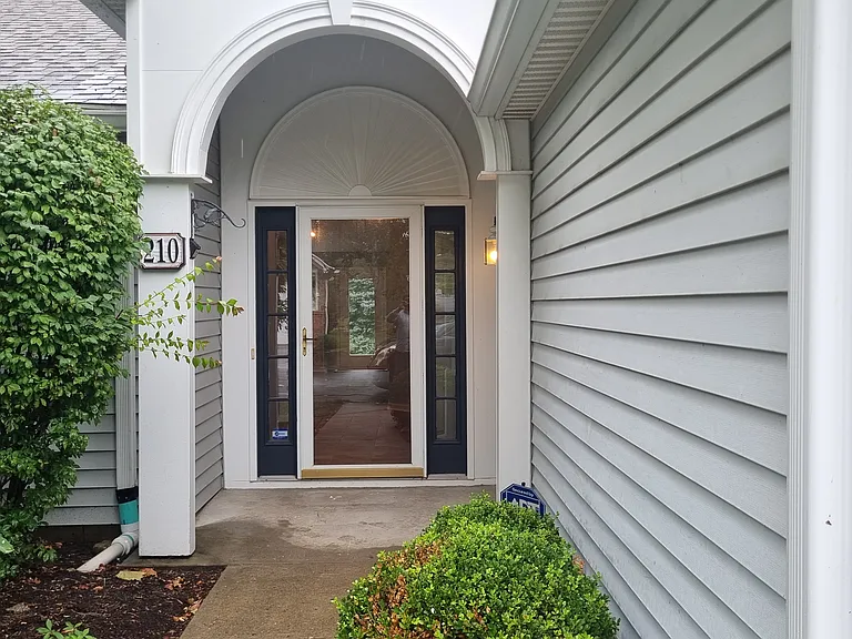 210 Elmwood Dr — Photo 20