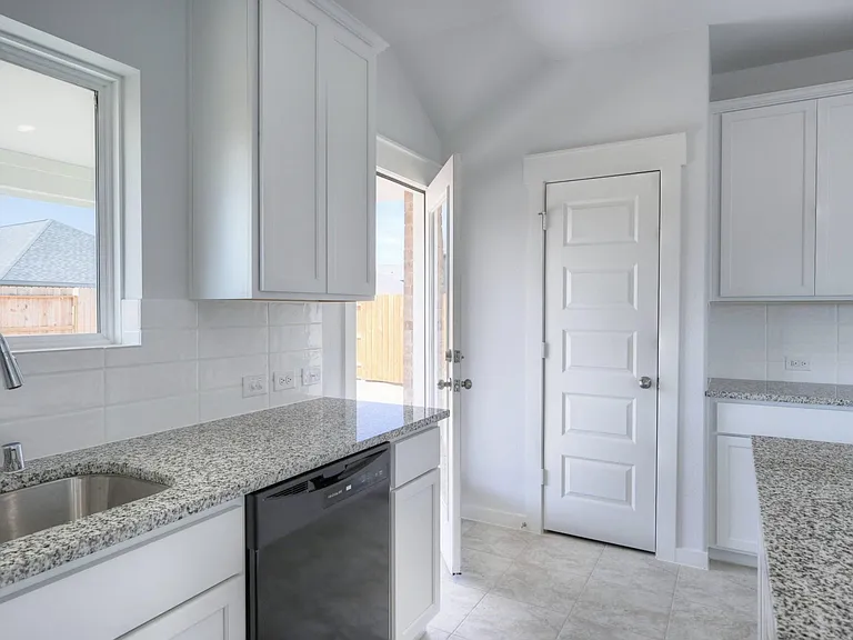 21251 Shore Bluff Dr — Photo 14