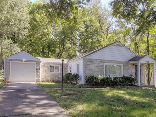 6923 Beverly St, Overland Park, KS 66204