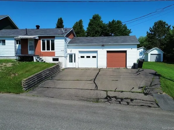 630 Burpee Ave, Grand Falls, NB E3Z 2L3