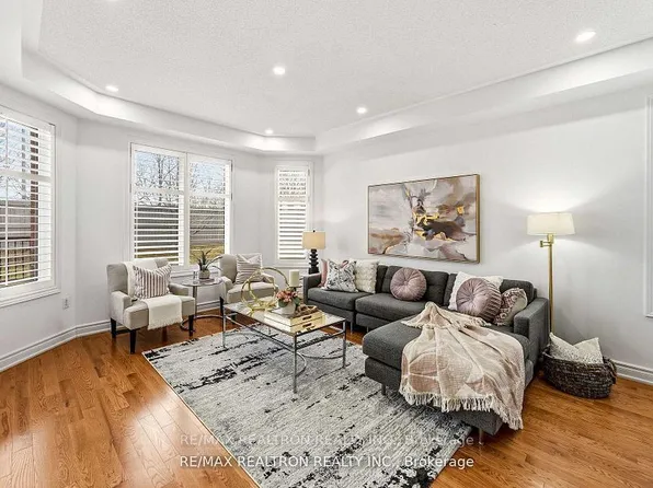 30 Glacier Cres, Toronto, ON M1X 2A8