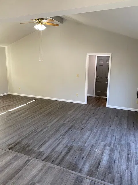 3 bed, 1.5 bath, 1406 sqft, $3,300 — Photo 2