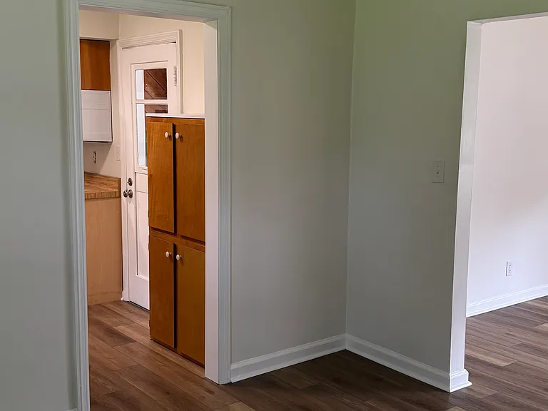 713 S Lovell Ave — Photo 2