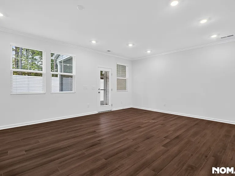 104 Tree Moss Ct — Photo 6