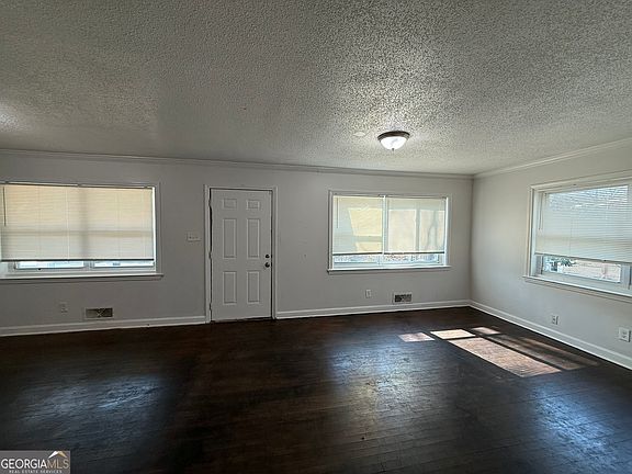 3rd image of 2049 Chicago Ave NW