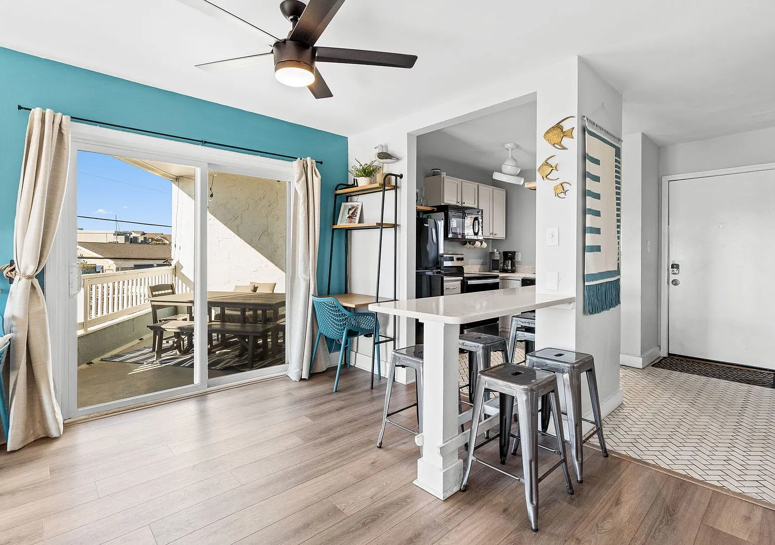 302 Canal Dr — Photo 4