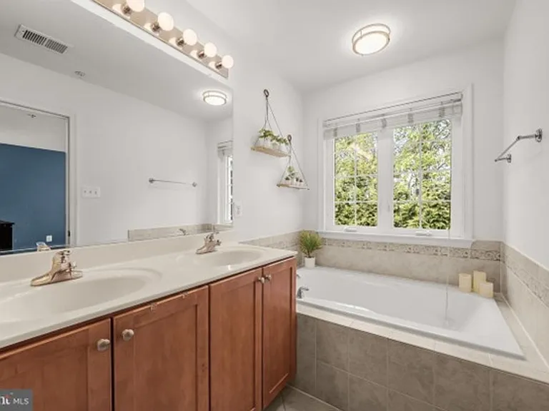 9134 Marlove Oaks Ln — Photo 12